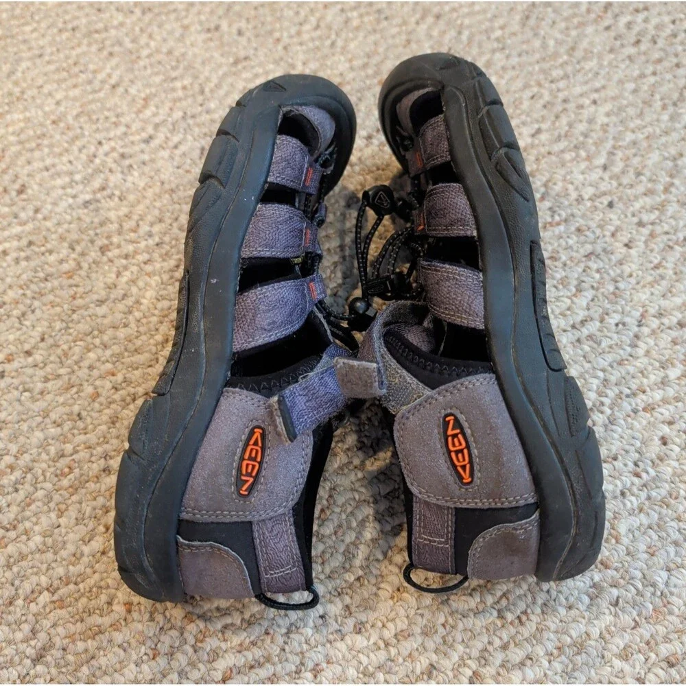 KEEN Newport H2 Sandals Youth Size 6 Gray Black Trail Hiking Outdoors